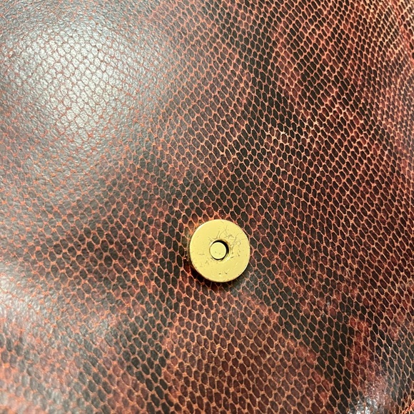 $226.00 G.I.L.I. Leather Printed Saddle Bag Red Python Snakeskin - Picture 16 of 16